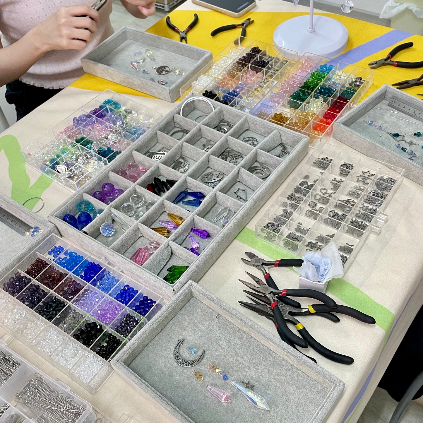 BEGINNER SUNCATCHER WORKSHOP (1.5H)